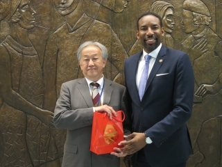 CG Takeuchi visits with Atlanta Mayor Andre Dickens