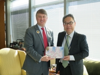 Consul General Maeda meets with Commissioner Pat Wilson