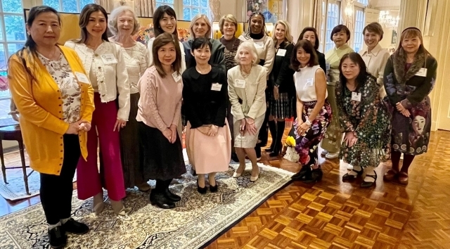 Mrs. Mio Maeda meets with the Tomodachi Club 