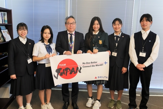 Consul General Maeda meets with five High School Students from Fukuoka (March 28, 2024)