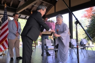 Ritsuko Asano receiving commendation